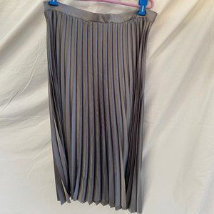 Banana Republic Pleated Midi Skirt in Silver, XL